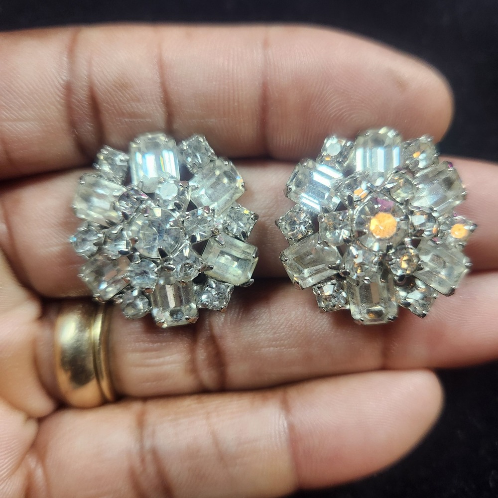 Vintage Weiss Clear Rhinestone Cluster Clip On Earrings Silver Tone Mid Century